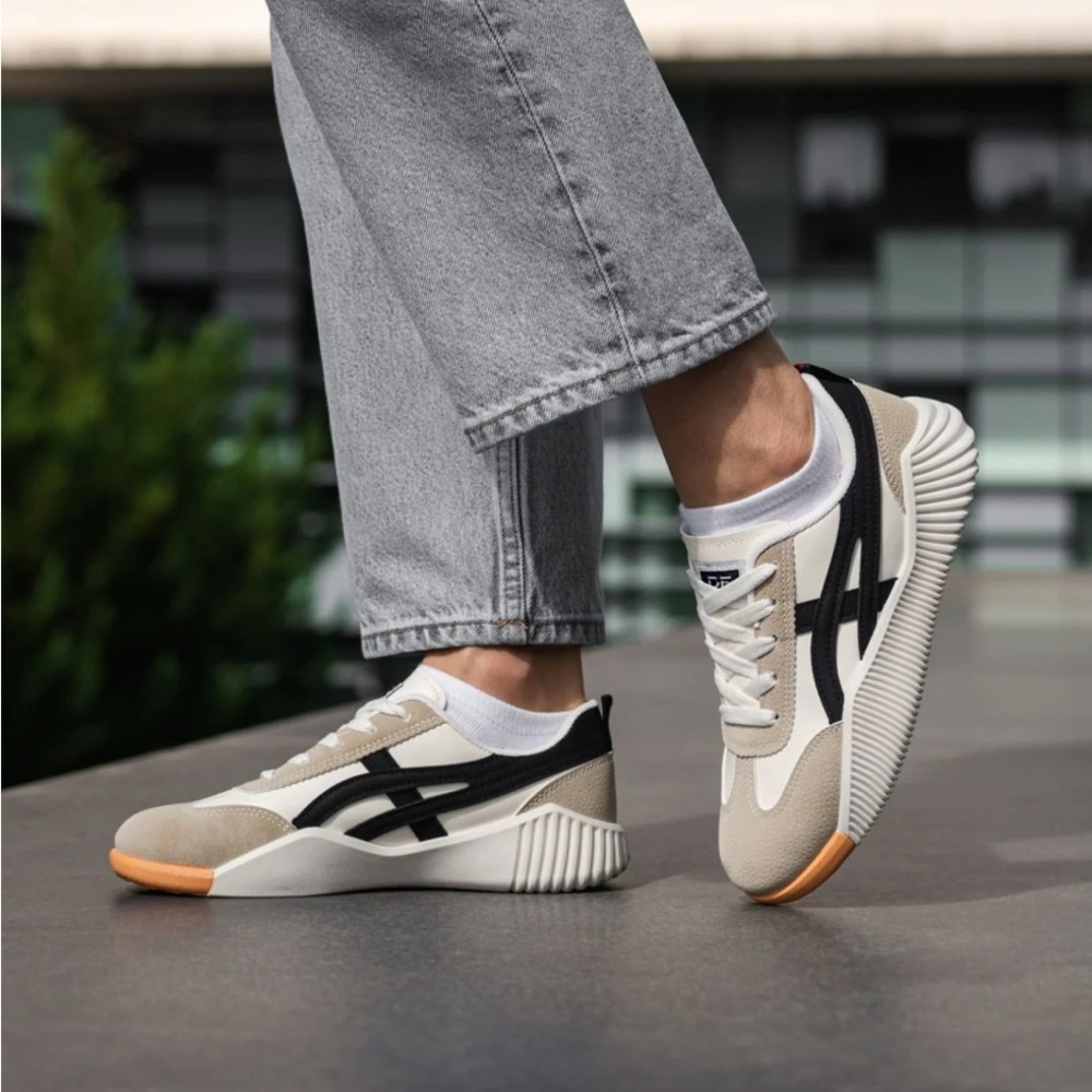 DeFlorance “Vintage” sneakers